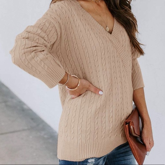 Cross over  Sweater - Picture 3 of 3